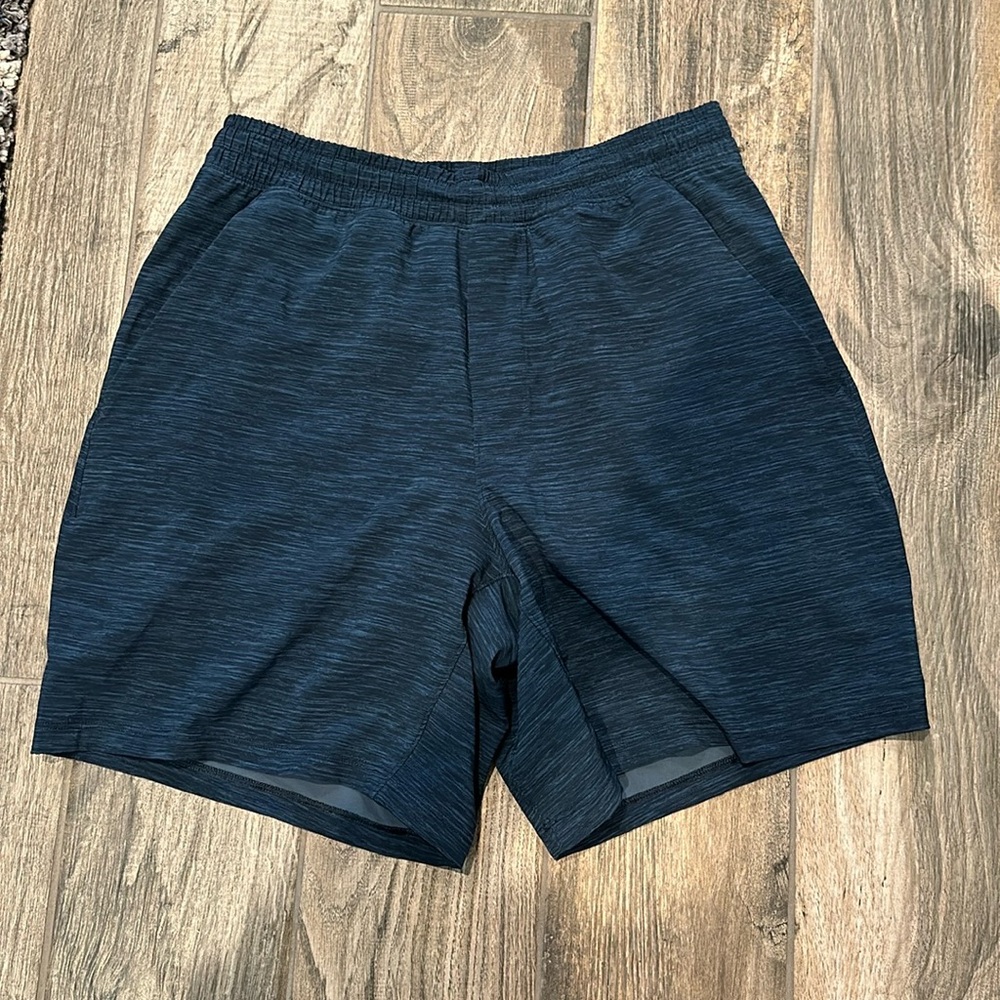 Men’s Lululemon workout shorts size Medium